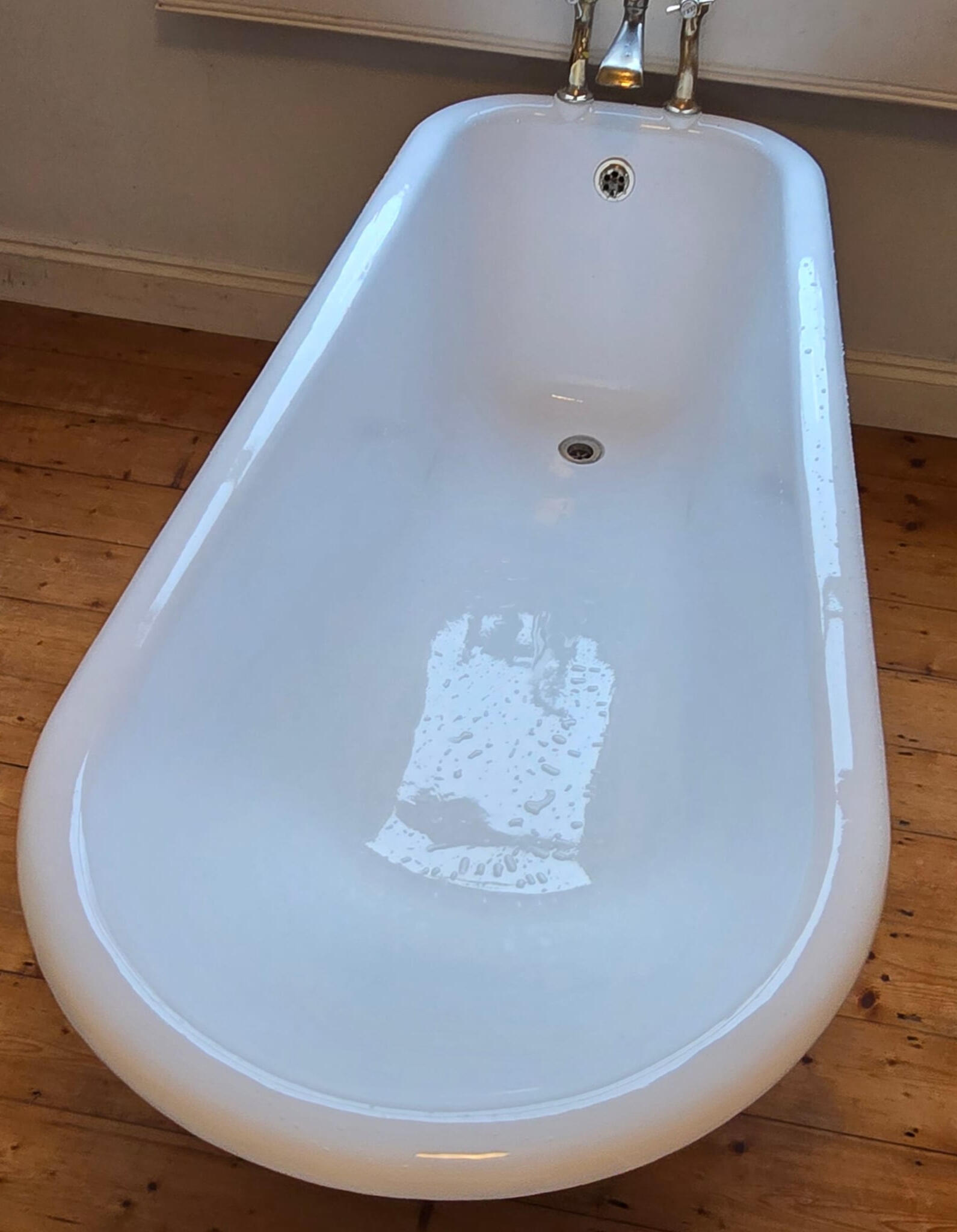 Reenamelling completion Cast iron bath re-enamelling and resurfacing in Reading, Berkshire